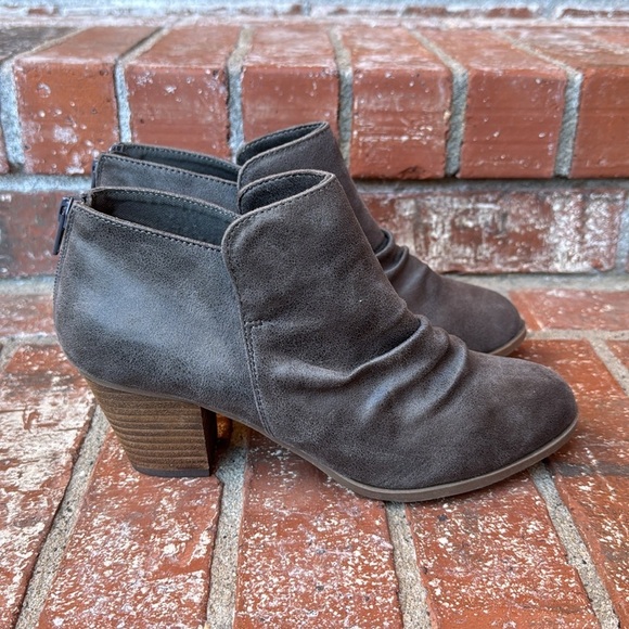 Report Gray Clarice Back Zip Heeled Bootie Ankle Boots Women's Size 8 - Picture 1 of 8